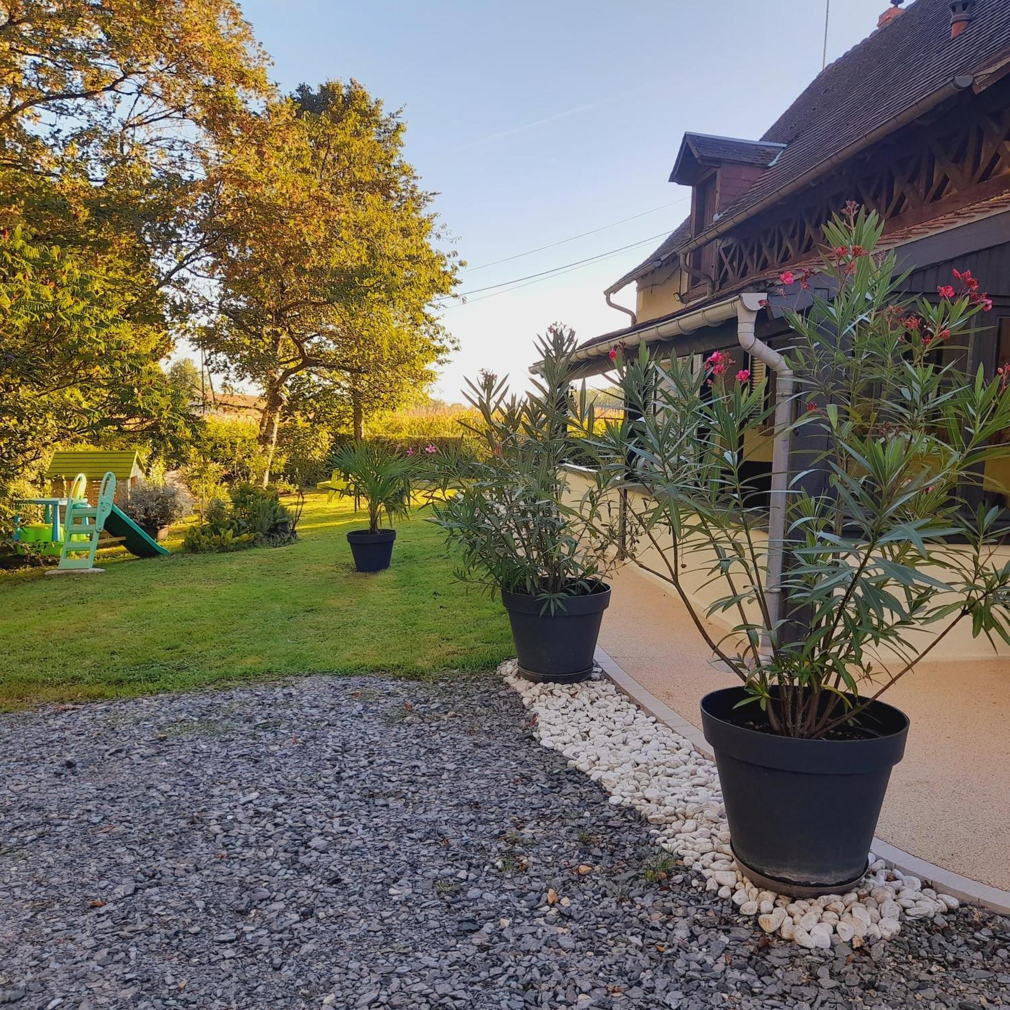 Gite Les Vignes Du Chateau - 4 Personnes Gehee Kültér fotó